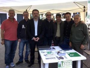 Il gazebo della Lega Nord a Galliate contro il Governo Monti